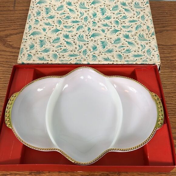 Vtg Milk glass Fire King oven ware serving plate with original packaging - Picture 1 of 8
